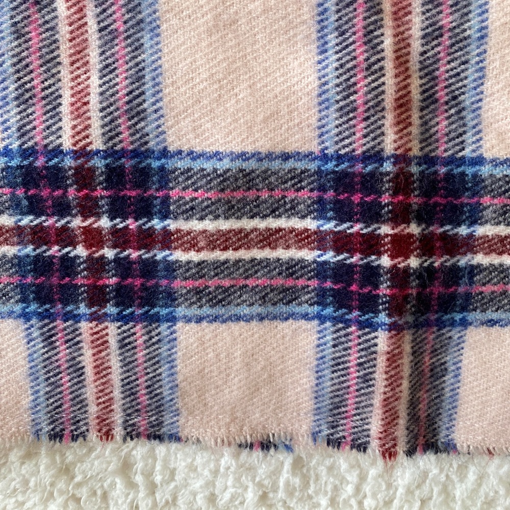 H & M Infinity Scarf - Picture 4 of 16